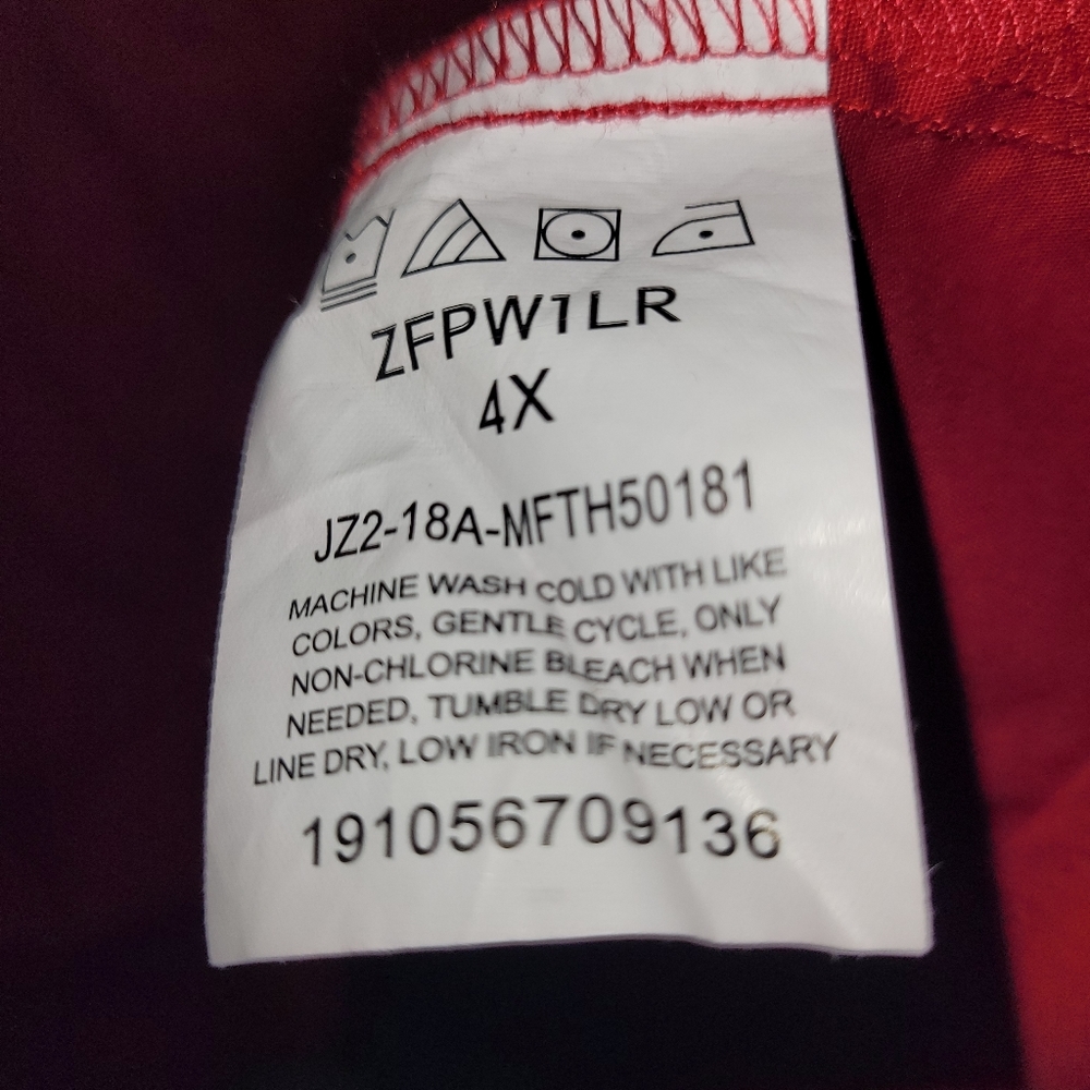 RED HIDDEN BUTTON FITTED TOP - Picture 2 of 6